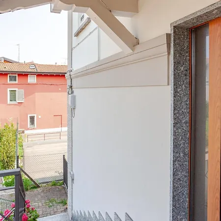 Apartment House 5 Minutes From
