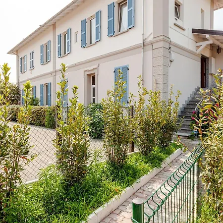 House 5 Minutes From Apartment *