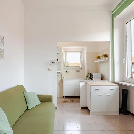 House 5 Minutes From Apartment