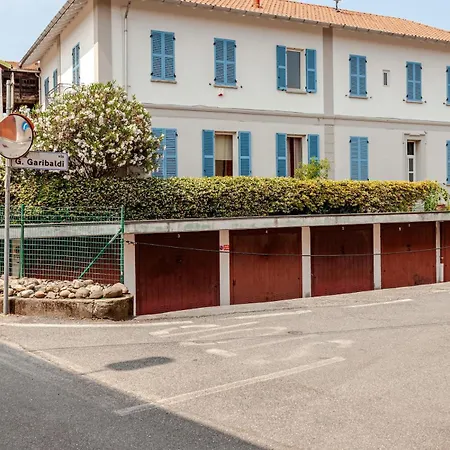 Apartment House 5 Minutes From *
